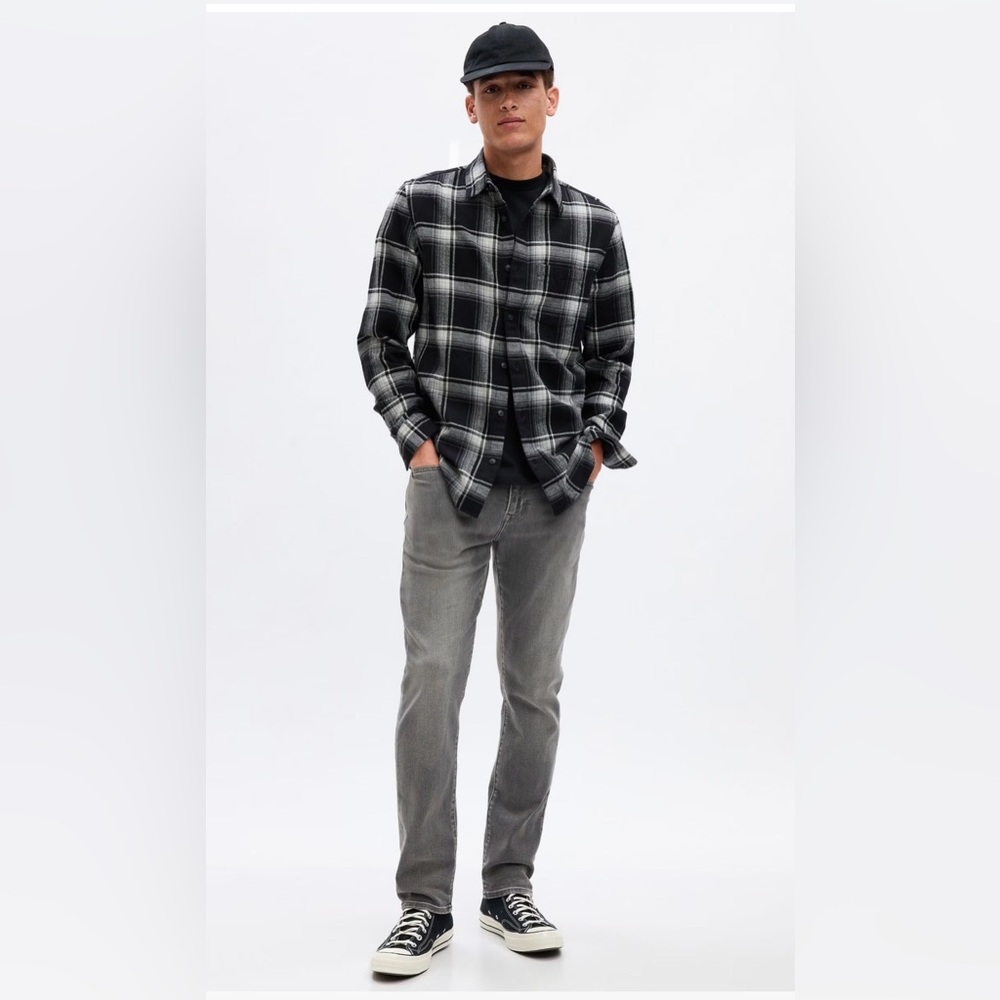 GAP Slim Straight Men’s Jeans in Washed Black